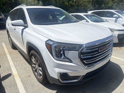 Used 2024 GMC Terrain SLT FWD image 1