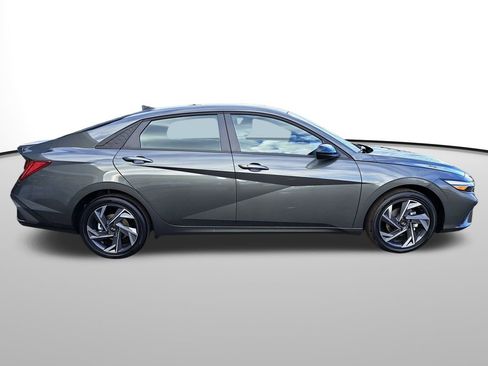 New 2025 Hyundai Elantra SEL image 4