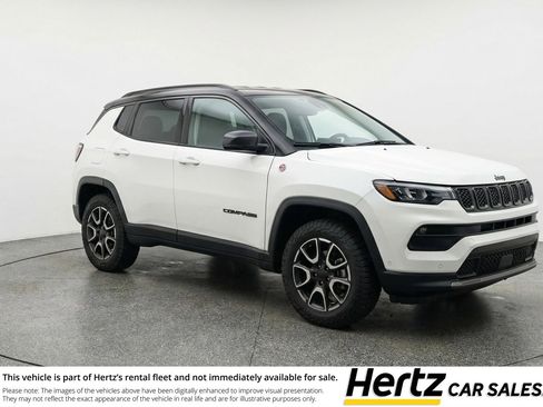 Used 2025 Jeep Compass Trailhawk image 1