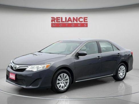 Used 2013 Toyota Camry LE FWD image 2