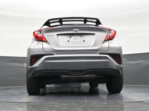 Used 2020 Toyota C-HR LE FWD image 23