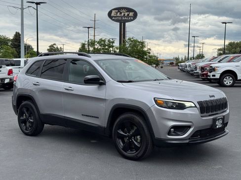 Used 2022 Jeep Cherokee Latitude Lux w/ Sun & Sound Group AWD/4WD image 10
