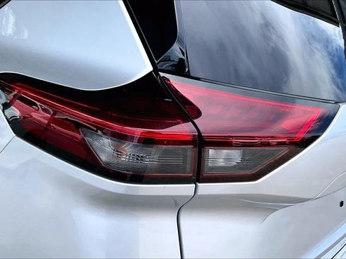 Used 2021 Nissan Rogue SV FWD image 20