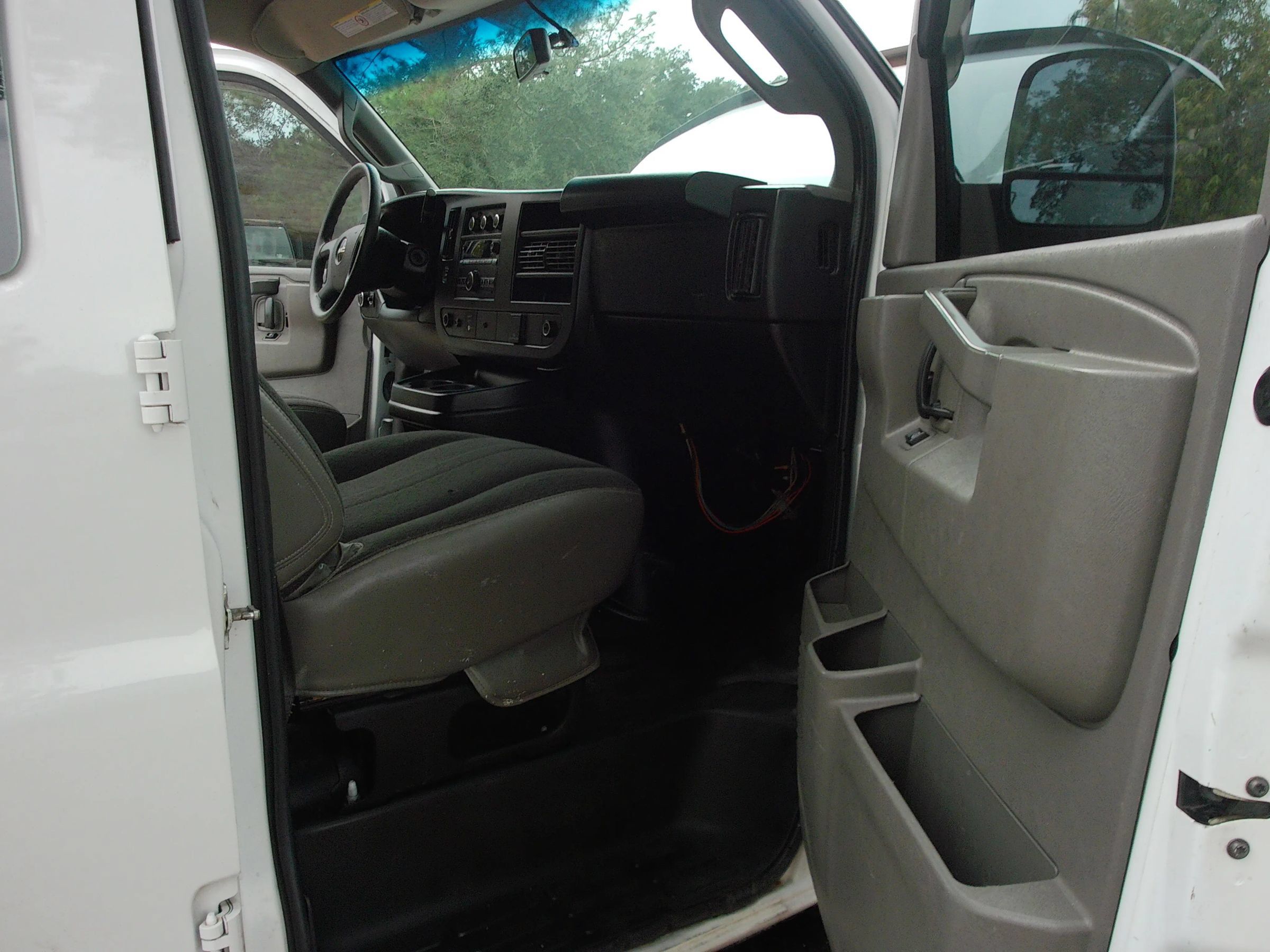 Used 2020 GMC Savana 2500 w/ Driver Convenience Package RWD image 31