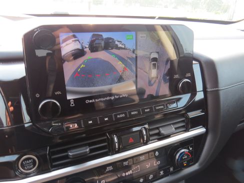 Used 2023 Nissan Pathfinder SL AWD/4WD image 28