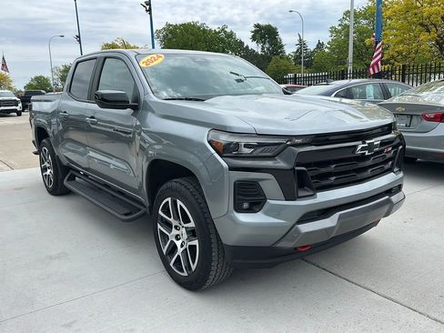 Used 2024 Chevrolet Colorado Z71 w/ Z71 Convenience Package 2 AWD/4WD image 3