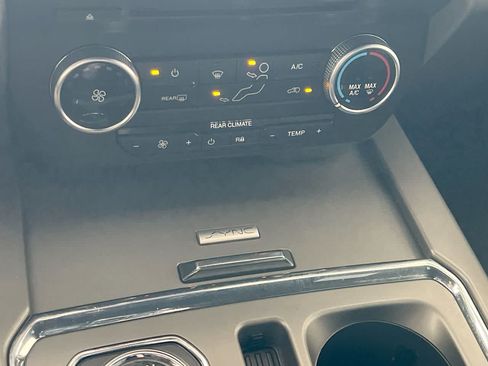 Used 2018 Ford Expedition XLT AWD/4WD image 18
