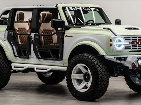 Used 2025 Ford Bronco Badlands image 2