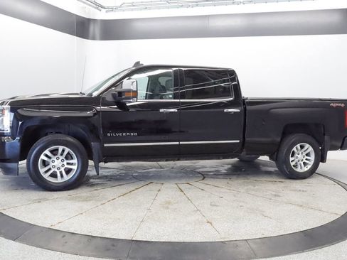 Used 2020 Chevrolet Silverado 1500 LT Trail Boss AWD/4WD image 2
