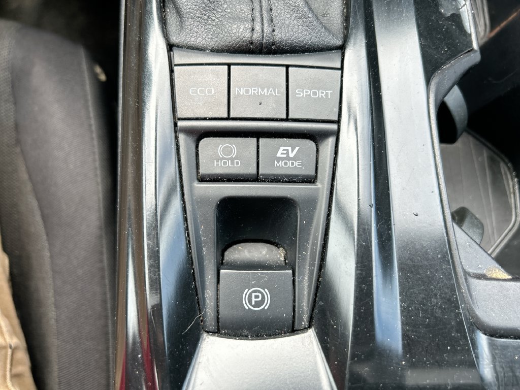 Used 2025 Toyota Camry LE FWD image 33