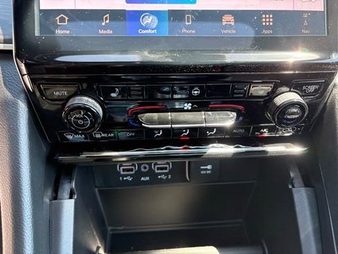 New 2025 Jeep Grand Cherokee Limited w/ Black Appearance Package image 21