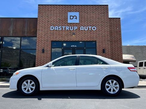 Used 2011 Toyota Camry LE w/ LE Extra-Value Pkg FWD image 3