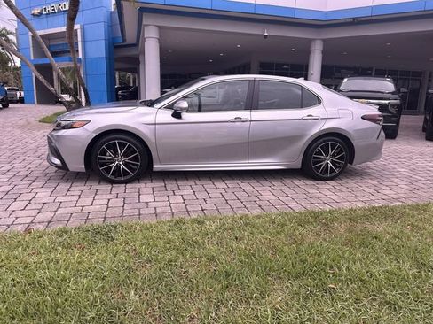 Used 2024 Toyota Camry SE FWD image 31