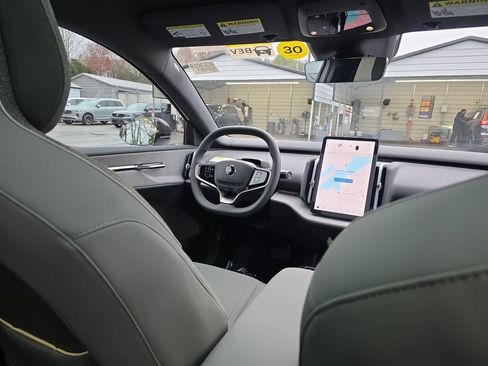 New 2025 Volvo EX30 Plus w/ Protection Package Premier image 19