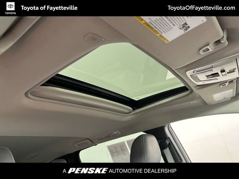 Used 2025 Toyota Sienna LE w/ LE Plus Package image 12