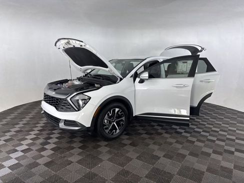 Certified 2023 Kia Sportage EX image 12