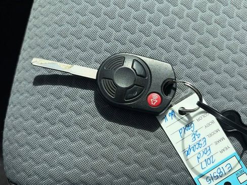 Used 2017 Ford Escape SE AWD/4WD image 44