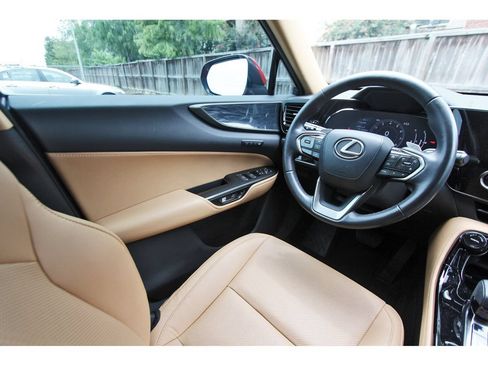 Used 2024 Lexus NX 250 FWD w/ Towing Package (2000 Lbs) image 9