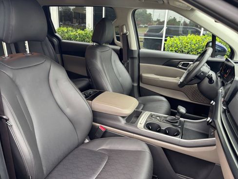 Used 2026 Kia Carnival FWD image 38