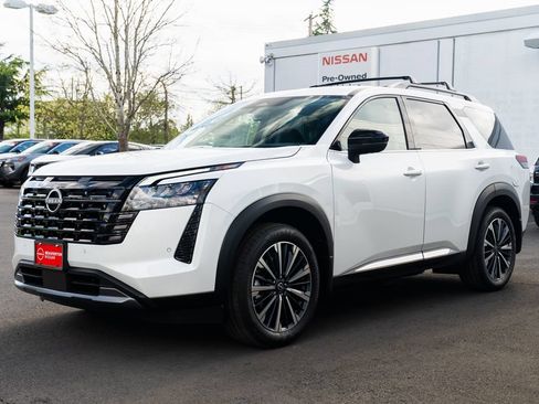 New 2026 Nissan Pathfinder Platinum w/ Accent Package AWD/4WD image 3