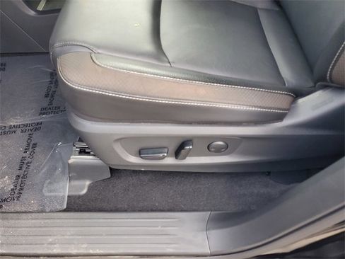 Used 2024 Nissan Pathfinder SL image 14