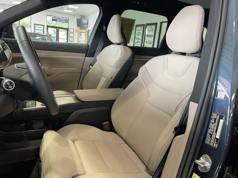Used 2025 Volvo EX90 Plus AWD/4WD image 28