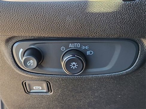 Used 2022 GMC Terrain SLE image 23