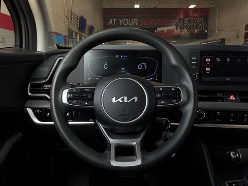 Used 2025 Kia Sportage LX FWD image 30