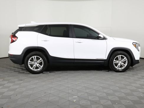 Used 2023 GMC Terrain SLE image 4