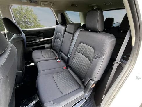 Certified 2024 Nissan Pathfinder SV FWD image 21