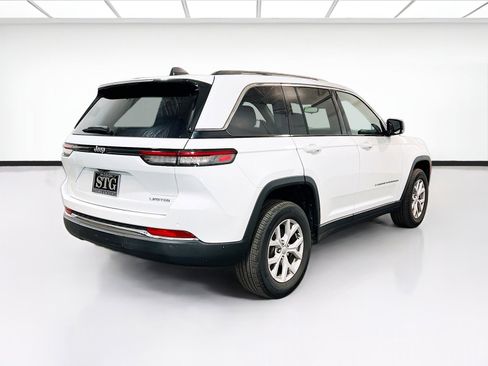 Used 2022 Jeep Grand Cherokee Limited image 4