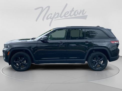 Used 2023 Jeep Grand Cherokee Altitude AWD/4WD image 2