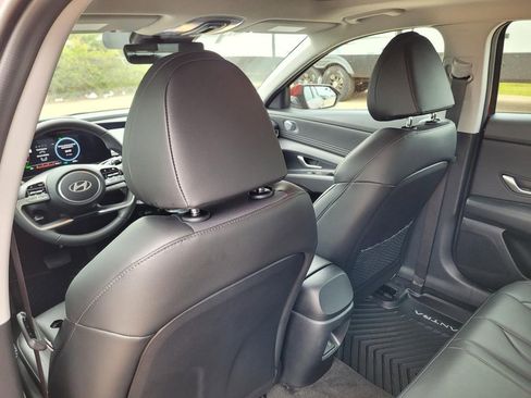 Used 2025 Hyundai Elantra Limited FWD image 32