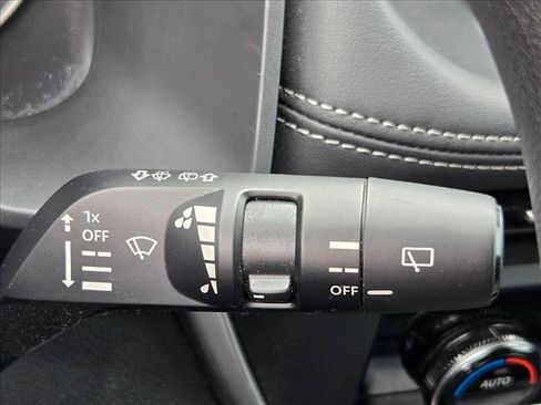 Used 2023 Nissan Rogue SV FWD image 11