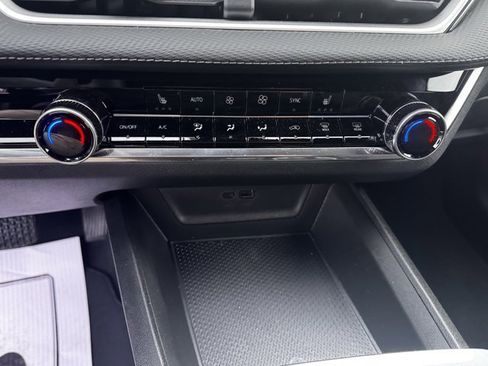 Used 2026 Chevrolet Equinox LT w/ Convenience Package II image 18