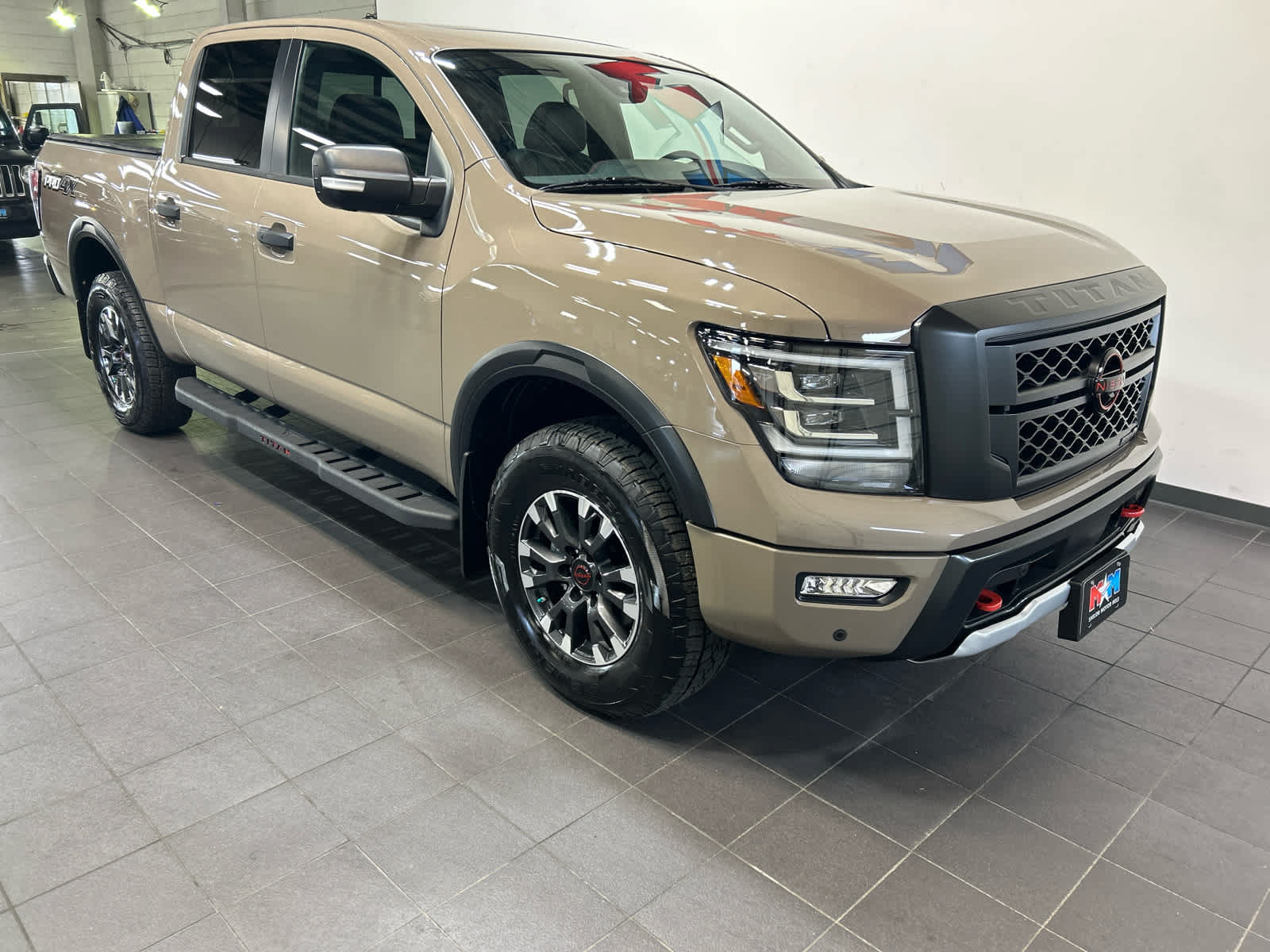 Used 2024 Nissan Titan PRO-4X w/ Pro-4x Convenience Package AWD/4WD image 2