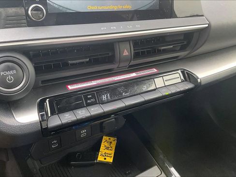 Used 2023 Toyota Prius LE FWD image 17