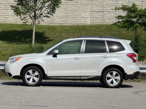 Used 2014 Subaru Forester 2.5i Limited AWD/4WD image 4