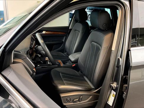 Used 2023 Audi Q5 2.0T Premium w/ Convenience Package image 8