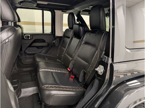 Used 2022 Jeep Wrangler Unlimited Sahara AWD/4WD image 16