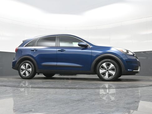 Used 2017 Kia Niro LX image 30