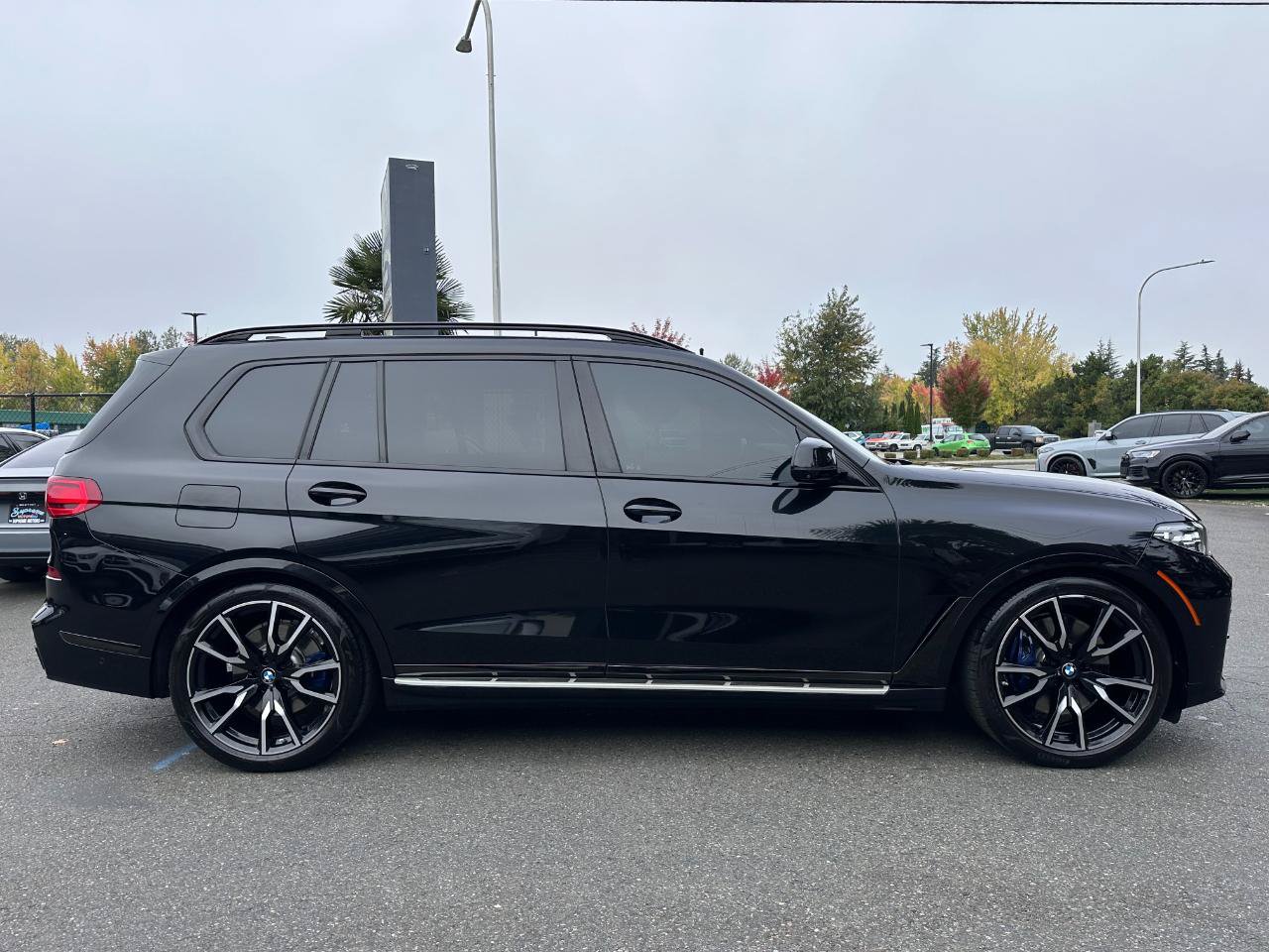 Used 2021 BMW X7 xDrive40i w/ M Sport Package AWD/4WD image 32