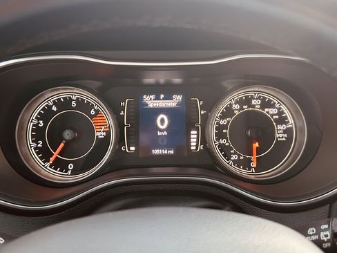 Used 2021 Jeep Cherokee Latitude Plus image 12