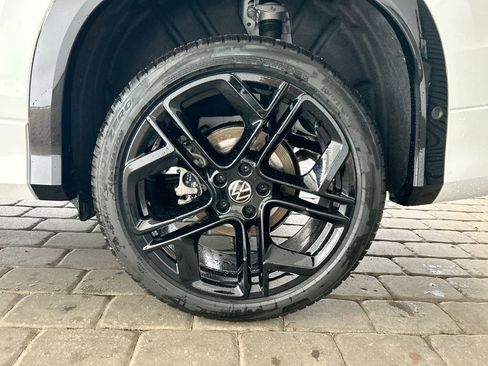 New 2026 Volkswagen Tiguan SE R-Line AWD/4WD image 50