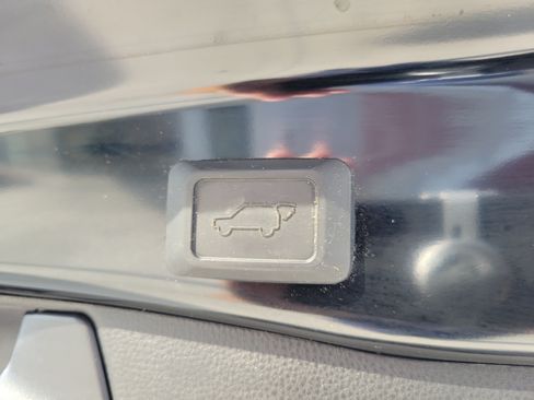 Used 2023 Toyota RAV4 XLE w/ Convenience Package FWD image 12