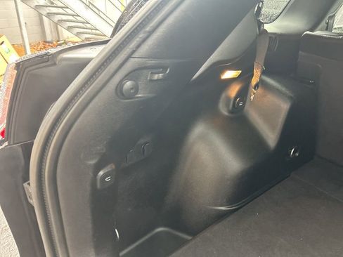 Used 2019 Jeep Cherokee Limited image 34