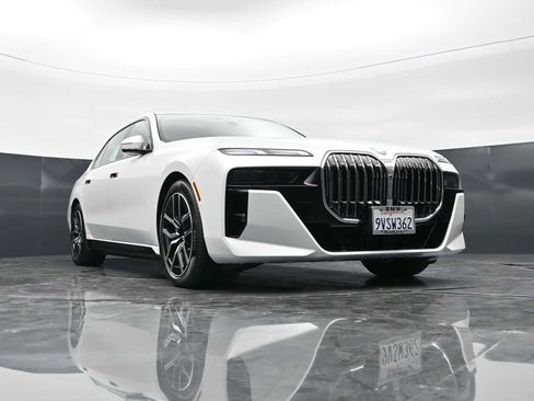 Used 2025 BMW 750e xDrive AWD/4WD image 27