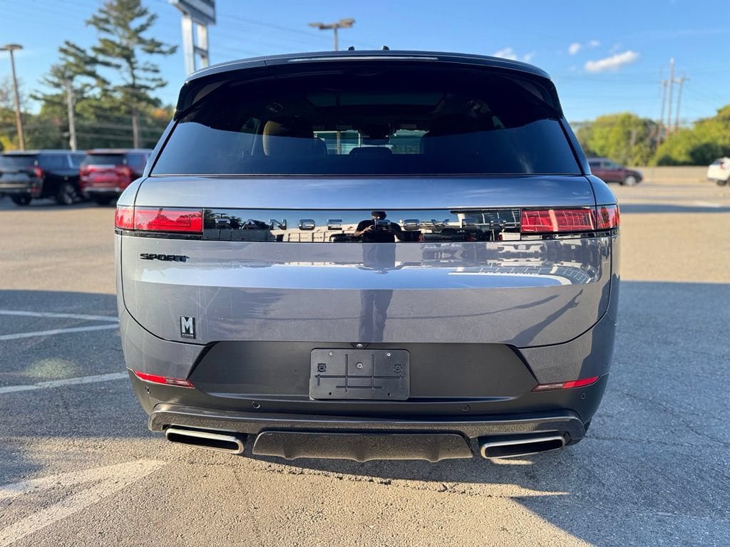 Used 2024 Land Rover Range Rover Sport SE AWD/4WD image 6