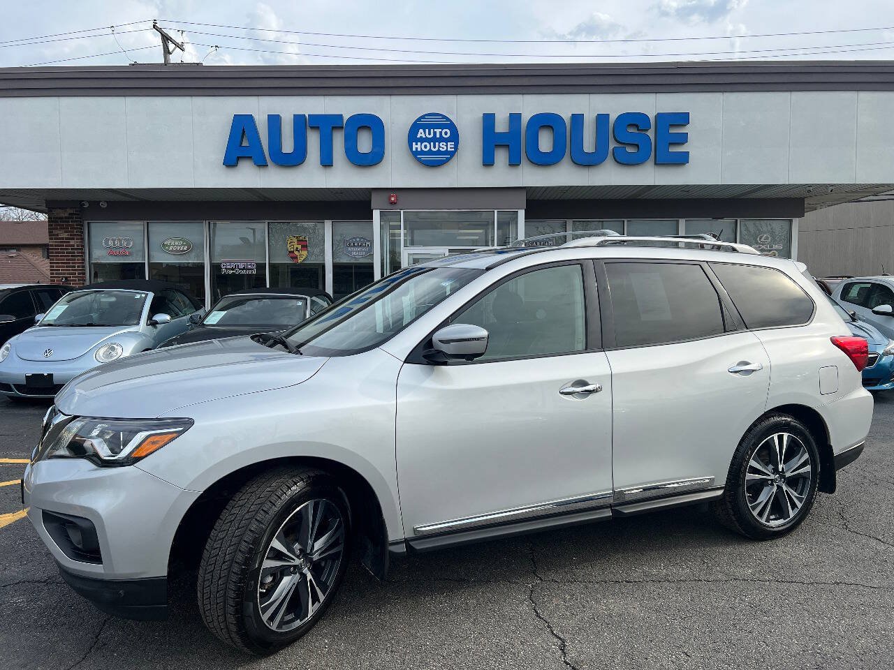 Used 2018 Nissan Pathfinder Platinum AWD/4WD image 7