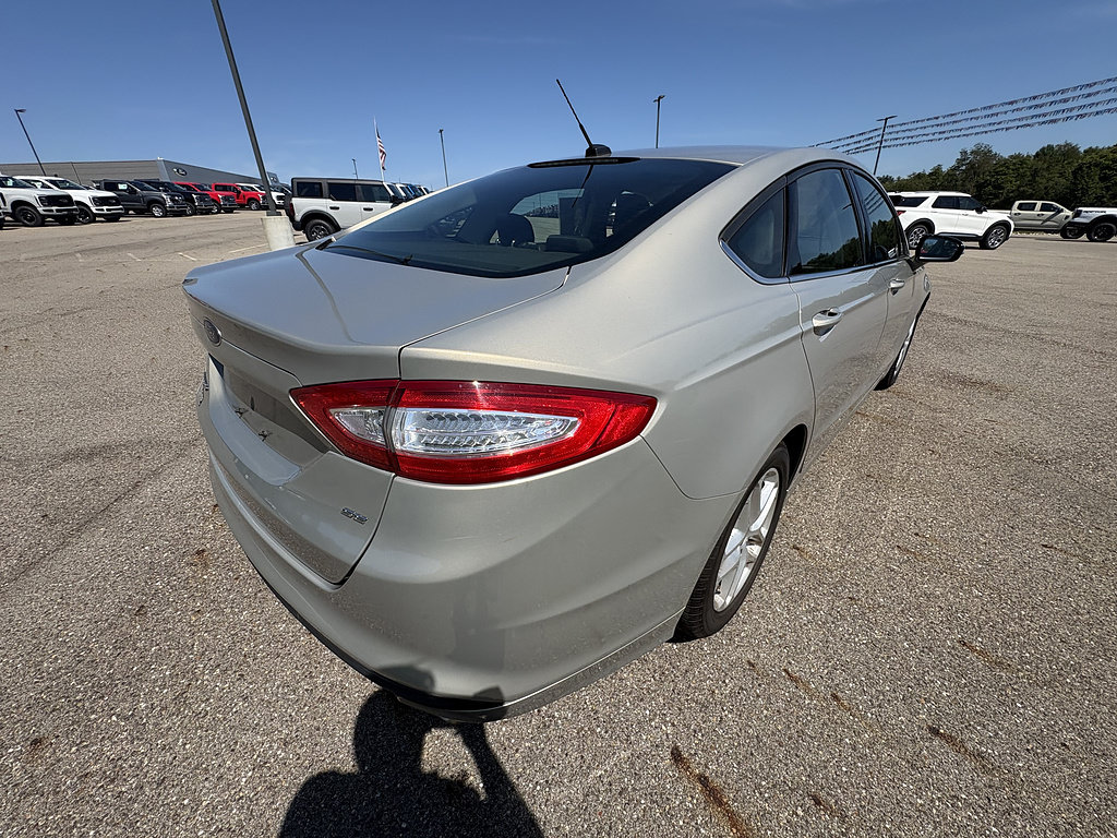 Used 2015 Ford Fusion SE FWD image 5